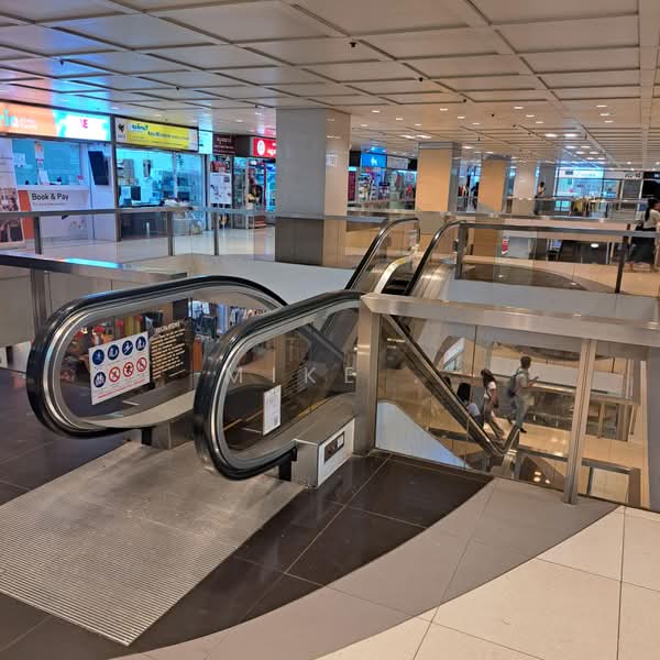 Peninsula Plaza, 111 North Bridge Road, 2,454 sqft, Other Retail For Sale, by Mike ., 500195191 - Interior - CommercialGuru.com.sg