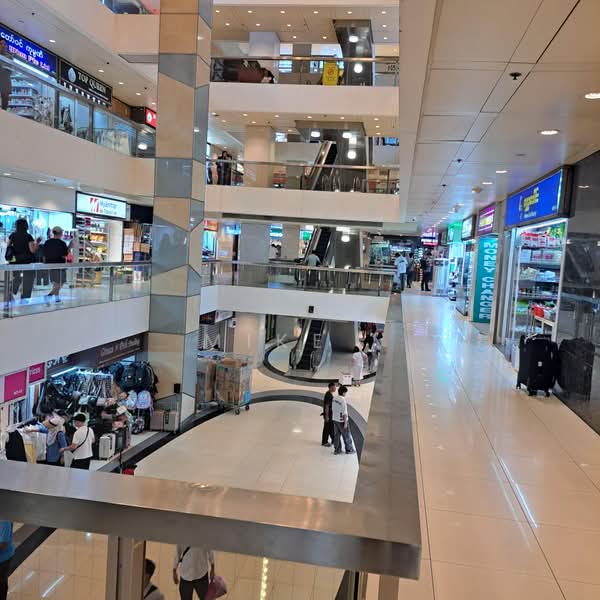 Peninsula Plaza, 111 North Bridge Road, 2,454 sqft, Other Retail For Sale, by Mike ., 500195191 - Interior - CommercialGuru.com.sg