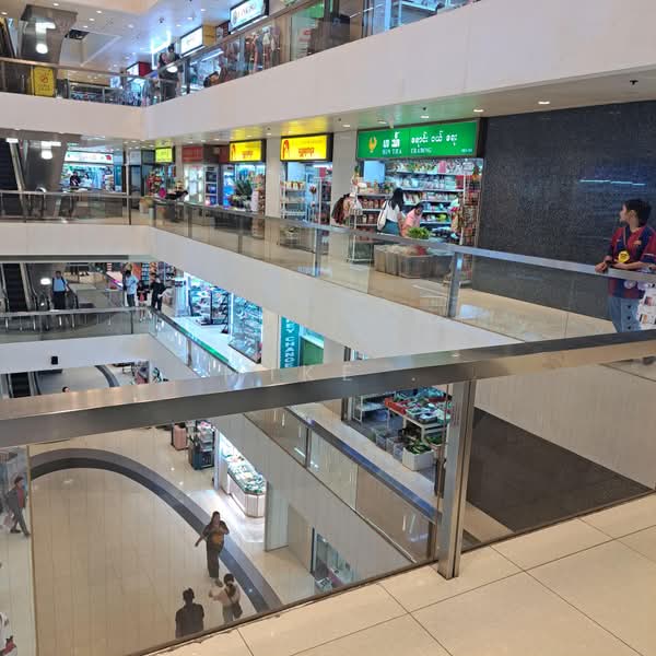 Peninsula Plaza, 111 North Bridge Road, 2,454 sqft, Other Retail For Sale, by Mike ., 500195191 - Interior - CommercialGuru.com.sg