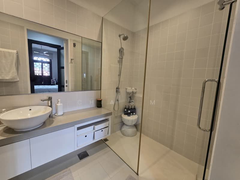 Emerald Hill Conservation Area, Saunders Road, 2 Bedrooms, 1,642 sqft, Conservation House For Rent, by Chia S M, 500195192 - Bathroom - PropertyGuru.com.sg