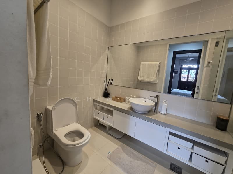 Emerald Hill Conservation Area, Saunders Road, 2 Bedrooms, 1,642 sqft, Conservation House For Rent, by Chia S M, 500195192 - Bathroom - PropertyGuru.com.sg