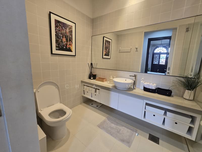 Emerald Hill Conservation Area, Saunders Road, 2 Bedrooms, 1,642 sqft, Conservation House For Rent, by Chia S M, 500195192 - Bathroom - PropertyGuru.com.sg