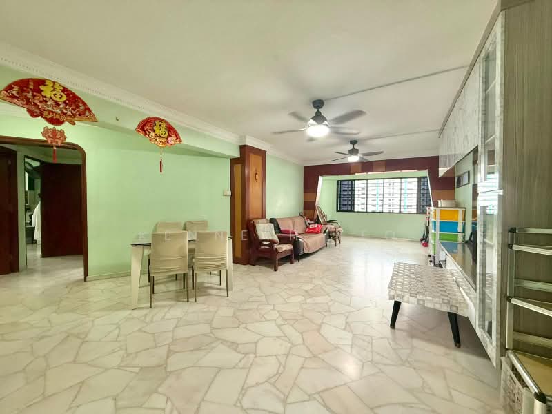 305 Jurong East Street 32, 305 Jurong East Street 32, 3 Bedrooms, 1,421 sqft, HDB Flat For Sale, by Kenneth Yeo, 500195199 - Living Room - PropertyGuru.com.sg