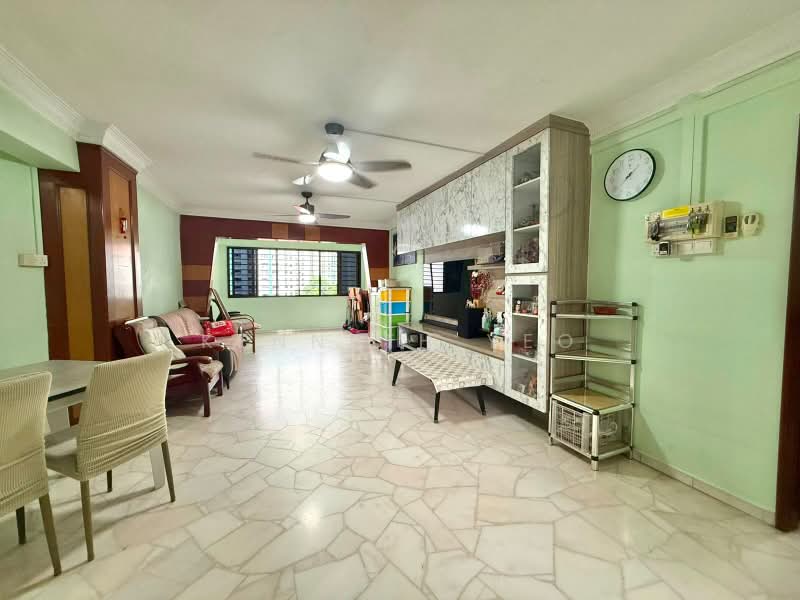 305 Jurong East Street 32, 305 Jurong East Street 32, 3 Bedrooms, 1,421 sqft, HDB Flat For Sale, by Kenneth Yeo, 500195199 - Living Room - PropertyGuru.com.sg