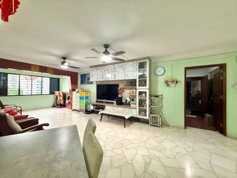 305 Jurong East Street 32, 305 Jurong East Street 32, 3 Bedrooms, 1,421 sqft, HDB Flat For Sale, by Kenneth Yeo, 500195199 - Living Room - PropertyGuru.com.sg
