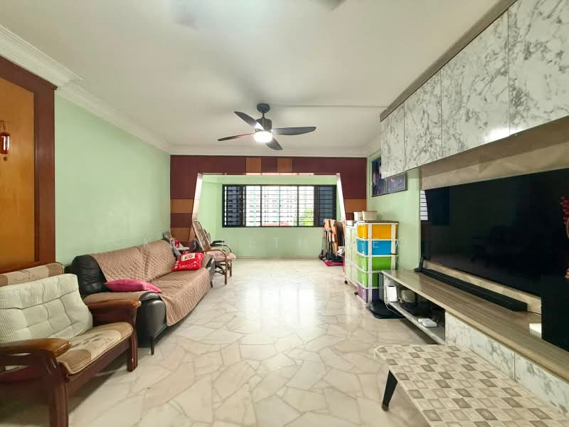 305 Jurong East Street 32, 305 Jurong East Street 32, 3 Bedrooms, 1,421 sqft, HDB Flat For Sale, by Kenneth Yeo, 500195199 - Living Room - PropertyGuru.com.sg
