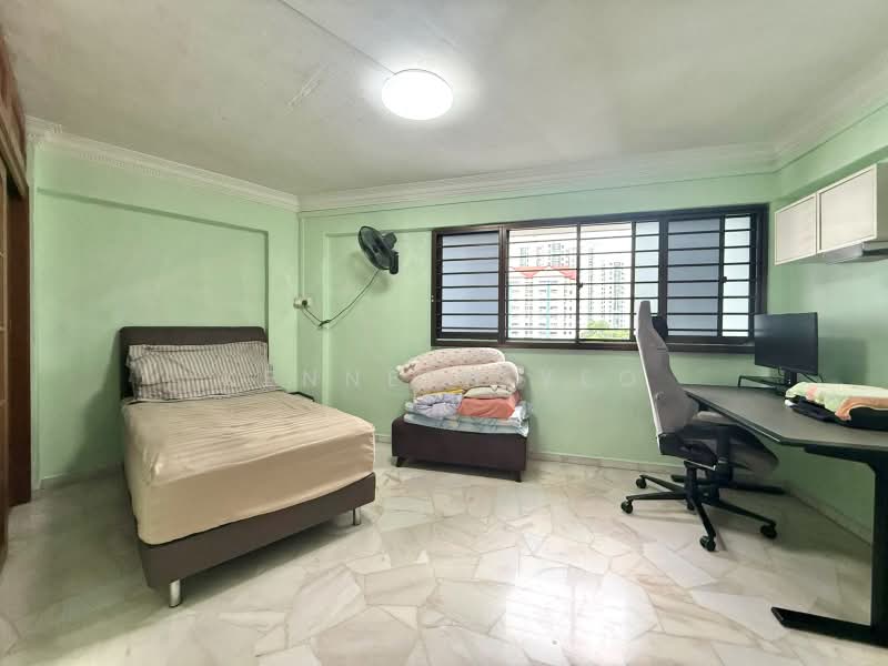 305 Jurong East Street 32, 305 Jurong East Street 32, 3 Bedrooms, 1,421 sqft, HDB Flat For Sale, by Kenneth Yeo, 500195199 - Bedroom - PropertyGuru.com.sg