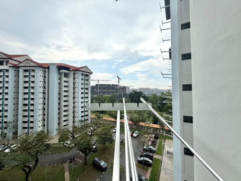 305 Jurong East Street 32, 305 Jurong East Street 32, 3 Bedrooms, 1,421 sqft, HDB Flat For Sale, by Kenneth Yeo, 500195199 - PropertyGuru.com.sg