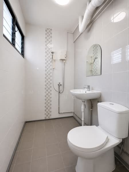 288 Yishun Avenue 6, 288 Yishun Avenue 6, 3 Bedrooms, 904 sqft, HDB Flat For Sale, by Emily Lim Zi Ling, 500195200 - Bathroom - PropertyGuru.com.sg