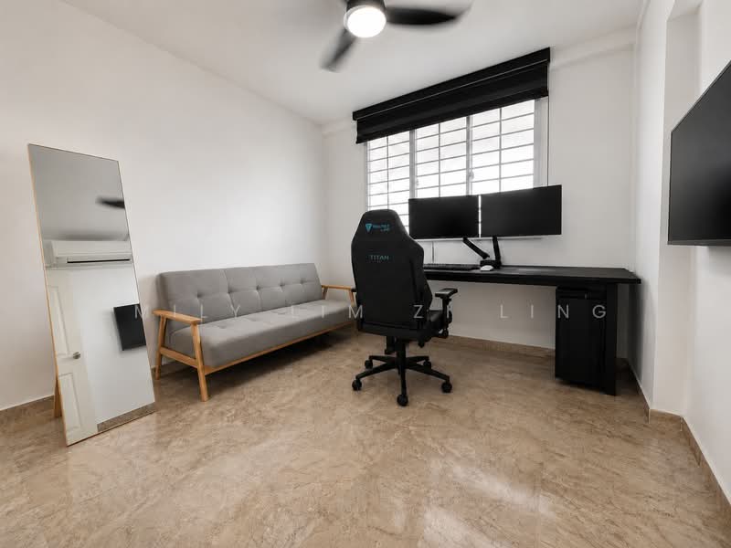 288 Yishun Avenue 6, 288 Yishun Avenue 6, 3 Bedrooms, 904 sqft, HDB Flat For Sale, by Emily Lim Zi Ling, 500195200 - Study - PropertyGuru.com.sg