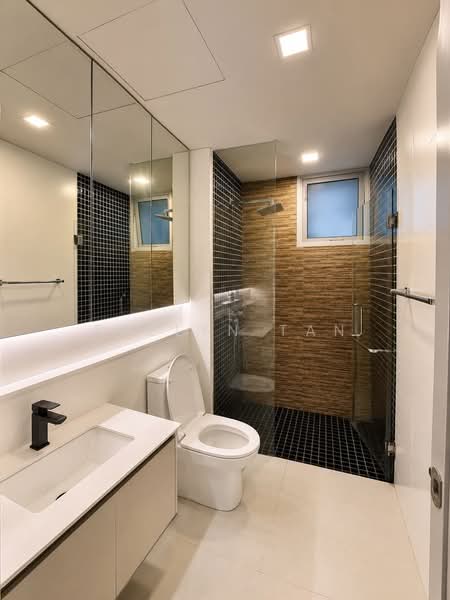 Ferraria Park Condo, 8 Flora Drive, 2 Bedrooms, 1,066 sqft, Condominium For Sale, by Evelyn Tan, 500195201 - Bathroom - PropertyGuru.com.sg