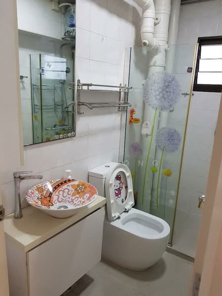 323 Sembawang Close, 323 Sembawang Close, 3 Bedrooms, 1,184 sqft, HDB Flat For Rent, by Glen Ong, 500195209 - Bathroom - PropertyGuru.com.sg