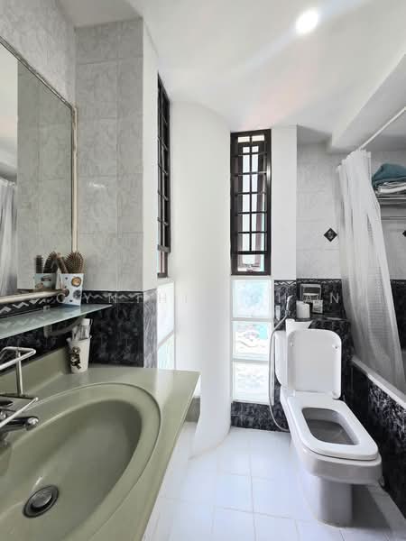 The Tanamera, 5 Tanah Merah Kechil Road, 3 Bedrooms, 1,324 sqft, Condominium For Sale, by Cynthia Chan, 500195210 - Bathroom - PropertyGuru.com.sg