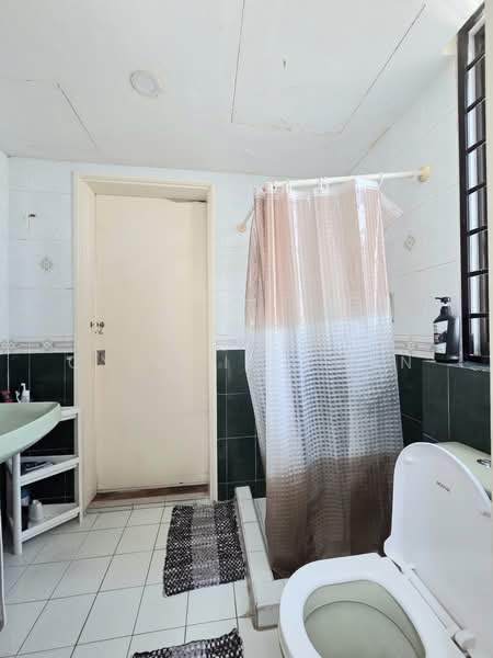 The Tanamera, 5 Tanah Merah Kechil Road, 3 Bedrooms, 1,324 sqft, Condominium For Sale, by Cynthia Chan, 500195210 - Bathroom - PropertyGuru.com.sg