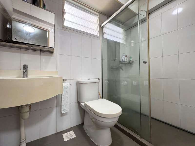 288A Compassvale Crescent, 288A Compassvale Crescent, 4 Bedrooms, 1,216 sqft, HDB Flat For Sale, by S. K. Yeo 杨顺锦, 500195211 - Bathroom - PropertyGuru.com.sg