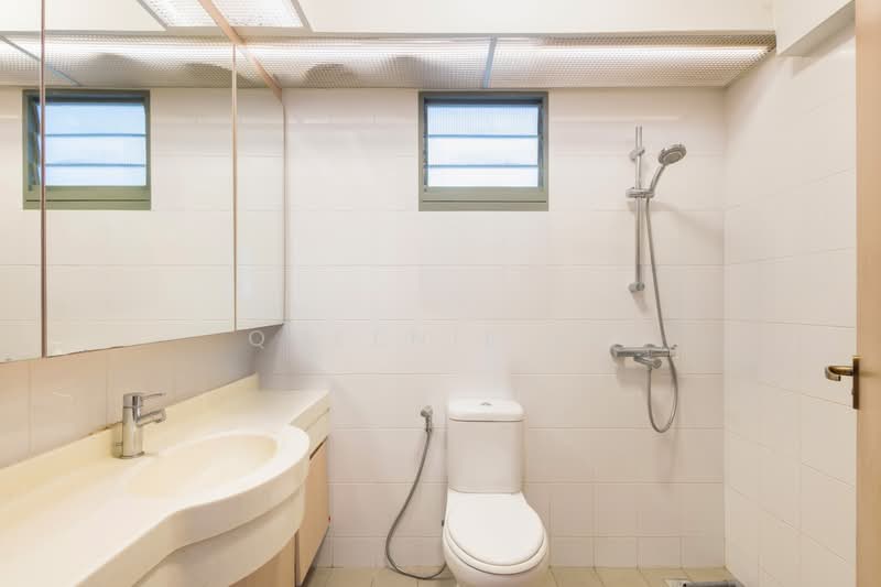676B Punggol Drive, 676B Punggol Drive, 3 Bedrooms, 1,001 sqft, HDB Flat For Sale, by Queenie Ke, 500195215 - Bathroom - PropertyGuru.com.sg