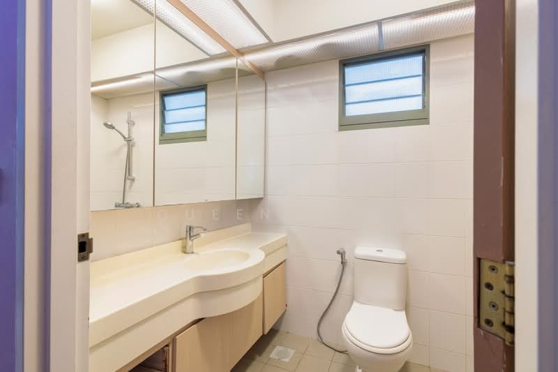 676B Punggol Drive, 676B Punggol Drive, 3 Bedrooms, 1,001 sqft, HDB Flat For Sale, by Queenie Ke, 500195215 - Bathroom - PropertyGuru.com.sg
