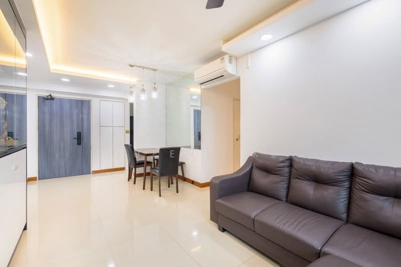 676B Punggol Drive, 676B Punggol Drive, 3 Bedrooms, 1,001 sqft, HDB Flat For Sale, by Queenie Ke, 500195215 - Living Room - PropertyGuru.com.sg