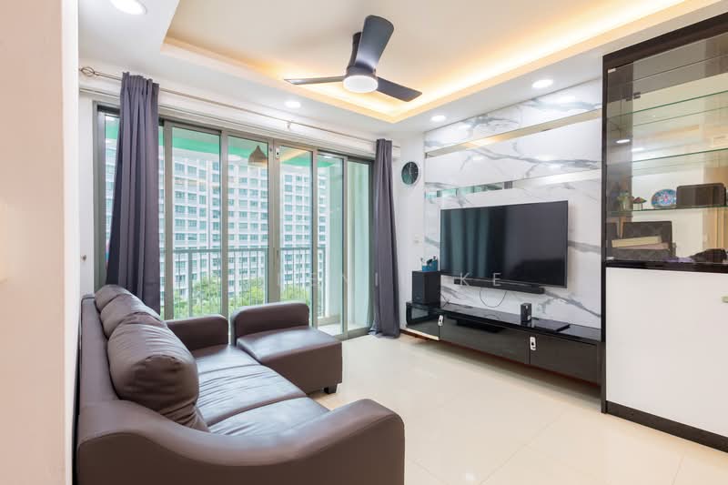 676B Punggol Drive, 676B Punggol Drive, 3 Bedrooms, 1,001 sqft, HDB Flat For Sale, by Queenie Ke, 500195215 - Living Room - PropertyGuru.com.sg