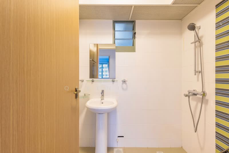 676B Punggol Drive, 676B Punggol Drive, 3 Bedrooms, 1,001 sqft, HDB Flat For Sale, by Queenie Ke, 500195215 - Bathroom - PropertyGuru.com.sg