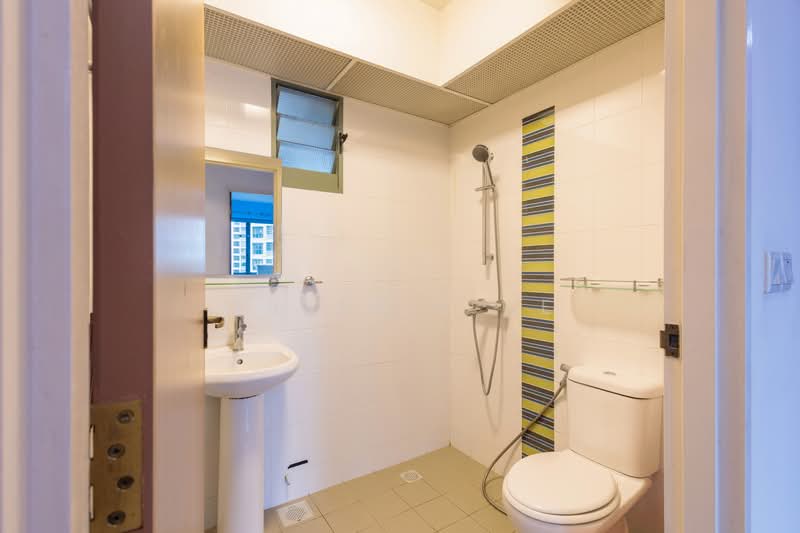 676B Punggol Drive, 676B Punggol Drive, 3 Bedrooms, 1,001 sqft, HDB Flat For Sale, by Queenie Ke, 500195215 - Bathroom - PropertyGuru.com.sg