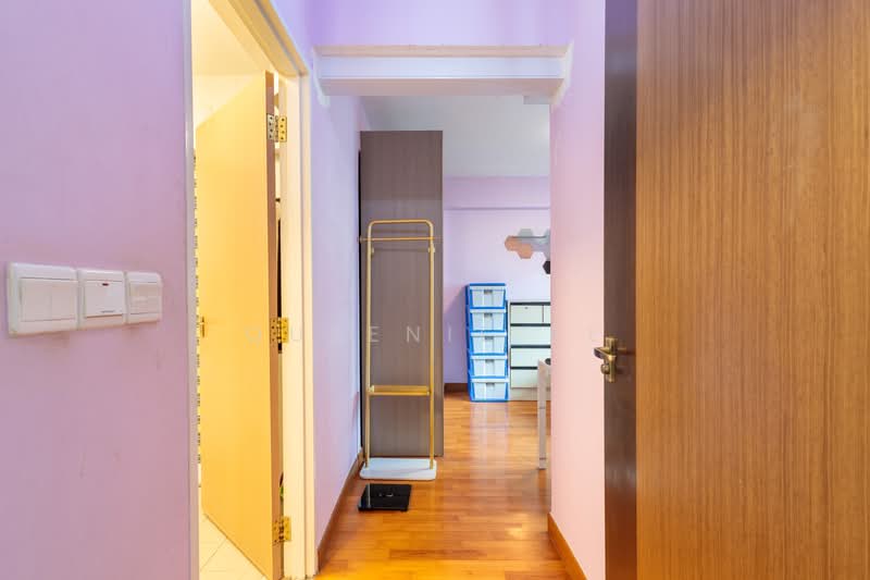 676B Punggol Drive, 676B Punggol Drive, 3 Bedrooms, 1,001 sqft, HDB Flat For Sale, by Queenie Ke, 500195215 - Corridor - PropertyGuru.com.sg