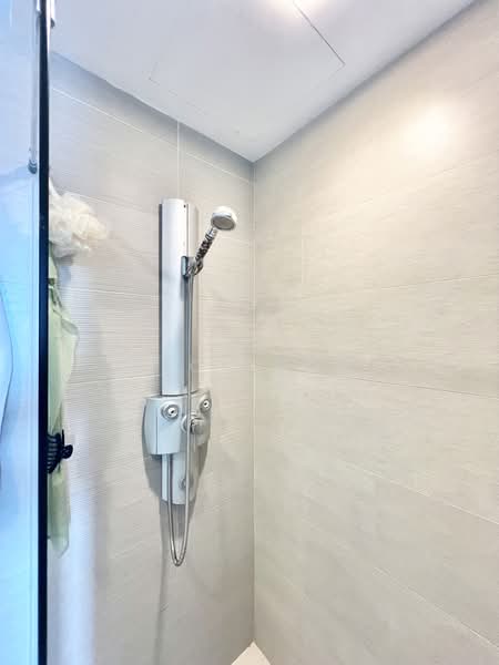 Regency Suites, 36 Kim Tian Road, 2 Bedrooms, 980 sqft, Condominium For Sale, by Nick Toh, 500195218 - Bathroom - PropertyGuru.com.sg
