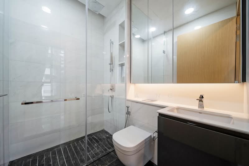 Cairnhill 16, 16 Cairnhill Rise, 2 Bedrooms, 775 sqft, Condominium For Sale, by Melissa Ng, 500195232 - Bathroom - PropertyGuru.com.sg