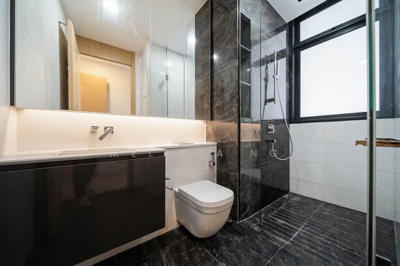 Cairnhill 16, 16 Cairnhill Rise, 2 Bedrooms, 775 sqft, Condominium For Sale, by Melissa Ng, 500195232 - Bathroom - PropertyGuru.com.sg