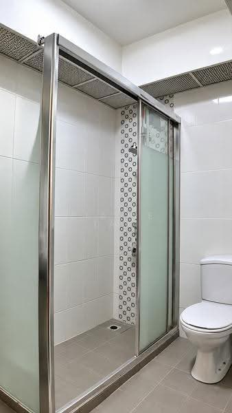183B Boon Lay Avenue, 183B Boon Lay Avenue, Boon Lay / Jurong / Tuas, 4 Bedrooms, 1,205 sqft, HDB Flat For Sale, by Elaine Tan, 500195233 - Bathroom - PropertyGuru.com.sg