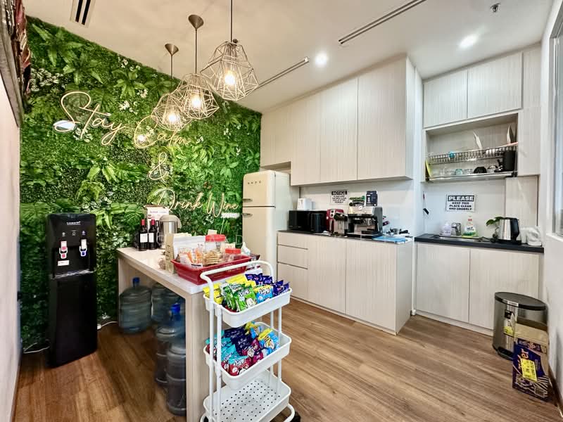 Suntec City Tower, 9 Temasek Boulevard, 3,318 sqft, Office For Rent, by Gladys Kee, 500195249 - Kitchen - CommercialGuru.com.sg