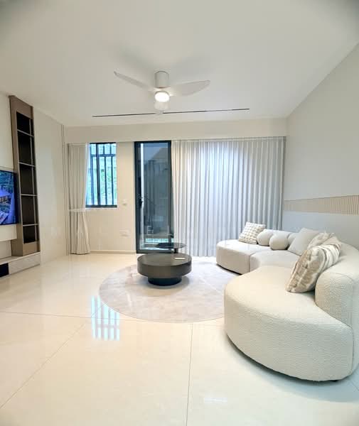 Affinity At Serangoon, , 5 Bedrooms, 2,336 sqft, Cluster House For Rent, by Macdelyn Tay Lee Huey, 500195250 - Living Room - PropertyGuru.com.sg