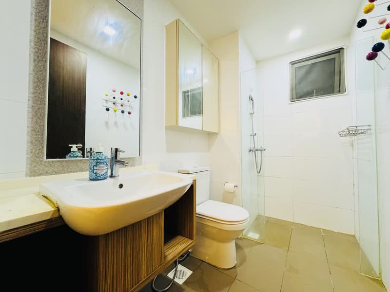 Heron Bay, Upper Serangoon View, 4 Bedrooms, 1,281 sqft, Executive Condominium For Sale, by Vera Loh, 500195251 - Common Bathroom - PropertyGuru.com.sg