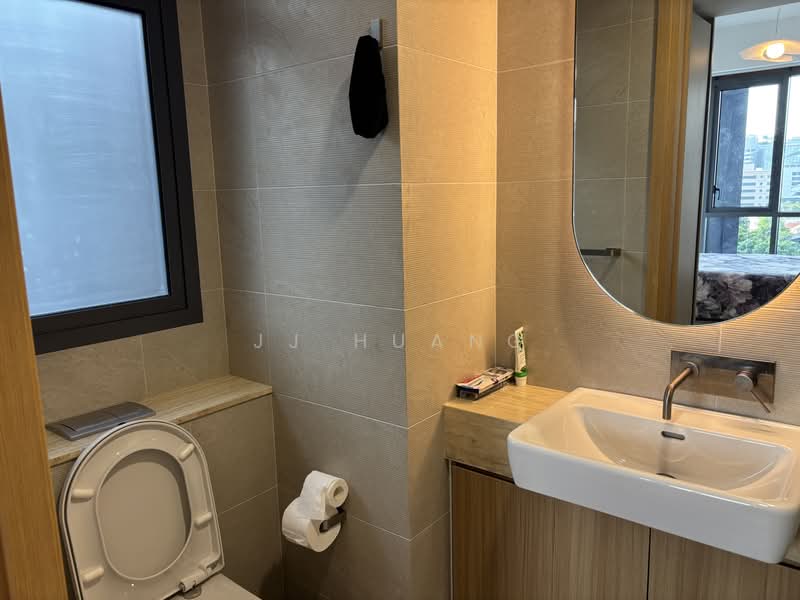 Hill House, 10A-11 Institution Hill, 10B, 2 Bedrooms, 624 sqft, Condominium For Rent, by JJ Huang, 500195259 - Common Bathroom - PropertyGuru.com.sg