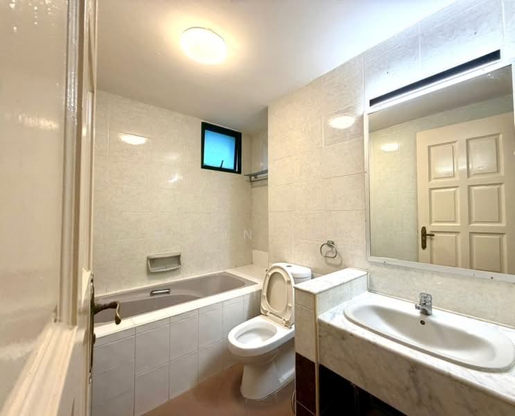 The Meyer Place, 2 Meyer Place, 3 Bedrooms, 1,496 sqft, Apartment For Rent, by Alvin Poh, 500195260 - Master toilet - PropertyGuru.com.sg