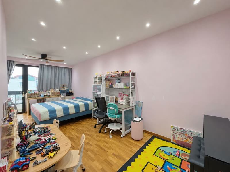 ✨Tastefully Recently Renovated Terrace House in Eastwood Park, Eastwood Park / Eastwood Drive, 5 Bedrooms, 3,300 sqft, Terraced House For Sale, by Keslyn Chai, 500195272 - Bedroom - PropertyGuru.com.sg