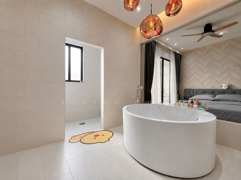 ✨Tastefully Recently Renovated Terrace House in Eastwood Park, Eastwood Park / Eastwood Drive, 5 Bedrooms, 3,300 sqft, Terraced House For Sale, by Keslyn Chai, 500195272 - Master Bathroom - PropertyGuru.com.sg