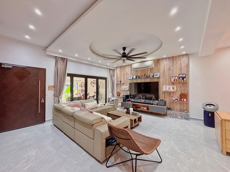 ✨Tastefully Recently Renovated Terrace House in Eastwood Park, Eastwood Park / Eastwood Drive, 5 Bedrooms, 3,300 sqft, Terraced House For Sale, by Keslyn Chai, 500195272 - Living Room - PropertyGuru.com.sg