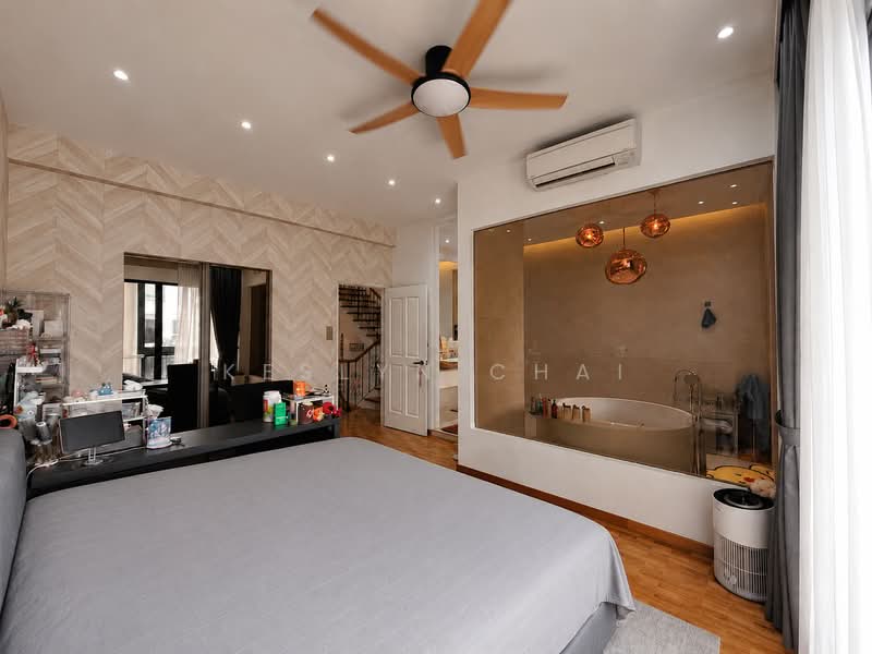 ✨Tastefully Recently Renovated Terrace House in Eastwood Park, Eastwood Park / Eastwood Drive, 5 Bedrooms, 3,300 sqft, Terraced House For Sale, by Keslyn Chai, 500195272 - Master Bedroom - PropertyGuru.com.sg