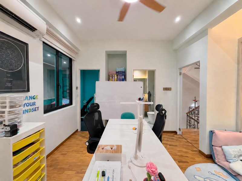 ✨Tastefully Recently Renovated Terrace House in Eastwood Park, Eastwood Park / Eastwood Drive, 5 Bedrooms, 3,300 sqft, Terraced House For Sale, by Keslyn Chai, 500195272 - Study - PropertyGuru.com.sg