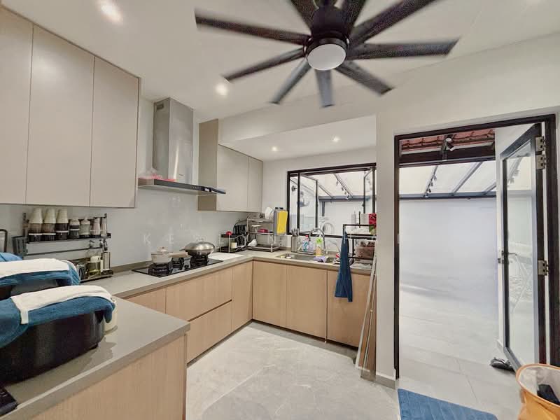 ✨Tastefully Recently Renovated Terrace House in Eastwood Park, Eastwood Park / Eastwood Drive, 5 Bedrooms, 3,300 sqft, Terraced House For Sale, by Keslyn Chai, 500195272 - Wet Kitchen / Backyard - PropertyGuru.com.sg