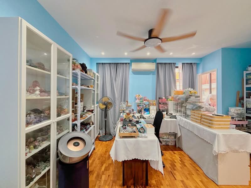 ✨Tastefully Recently Renovated Terrace House in Eastwood Park, Eastwood Park / Eastwood Drive, 5 Bedrooms, 3,300 sqft, Terraced House For Sale, by Keslyn Chai, 500195272 - Ensuite Room - PropertyGuru.com.sg