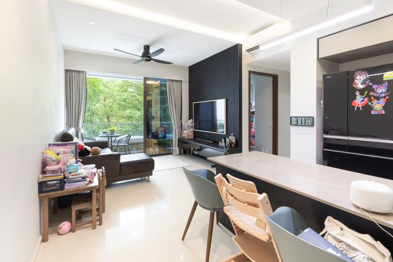 D'Nest, 141 Pasir Ris Grove, 3 Bedrooms, 936 sqft, Condominium For Sale, by Damon Koh, 500195293 - Living Room - PropertyGuru.com.sg