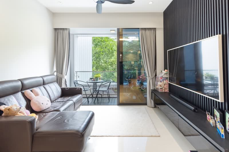 D'Nest, 141 Pasir Ris Grove, 3 Bedrooms, 936 sqft, Condominium For Sale, by Damon Koh, 500195293 - Living Room - PropertyGuru.com.sg