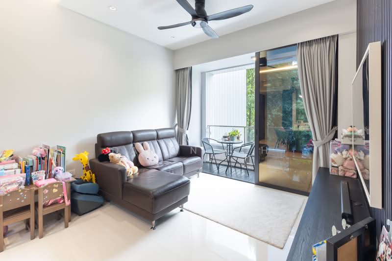 D'Nest, 141 Pasir Ris Grove, 3 Bedrooms, 936 sqft, Condominium For Sale, by Damon Koh, 500195293 - Living Room - PropertyGuru.com.sg