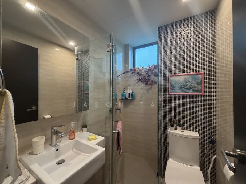 Springdale Condo, 51 Hindhede Walk, 4 Bedrooms, 1,152 sqft, Condominium For Sale, by Jason Tay, 500195296 - Bathroom - PropertyGuru.com.sg