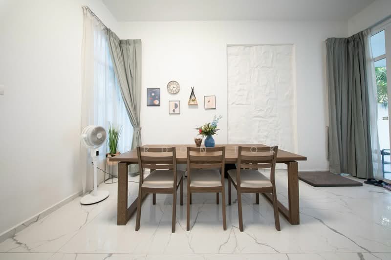 Wak Hassan drive semi detached with lift, , 6 Bedrooms, 4,355 sqft, Semi-Detached House For Sale, by Gordon Tok, 500195301 - Dining Room - PropertyGuru.com.sg