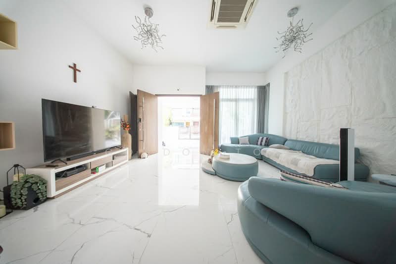 Wak Hassan drive semi detached with lift, , 6 Bedrooms, 4,355 sqft, Semi-Detached House For Sale, by Gordon Tok, 500195301 - Living Room - PropertyGuru.com.sg