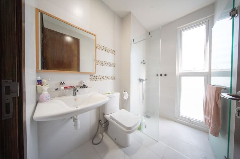 Wak Hassan drive semi detached with lift, , 6 Bedrooms, 4,355 sqft, Semi-Detached House For Sale, by Gordon Tok, 500195301 - Bathroom - PropertyGuru.com.sg