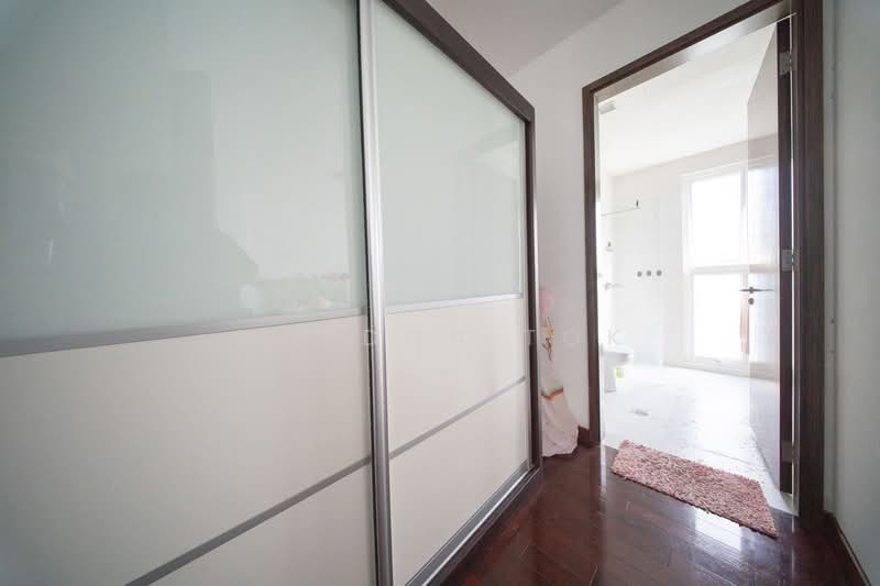 Wak Hassan drive semi detached with lift, , 6 Bedrooms, 4,355 sqft, Semi-Detached House For Sale, by Gordon Tok, 500195301 - Bathroom - PropertyGuru.com.sg